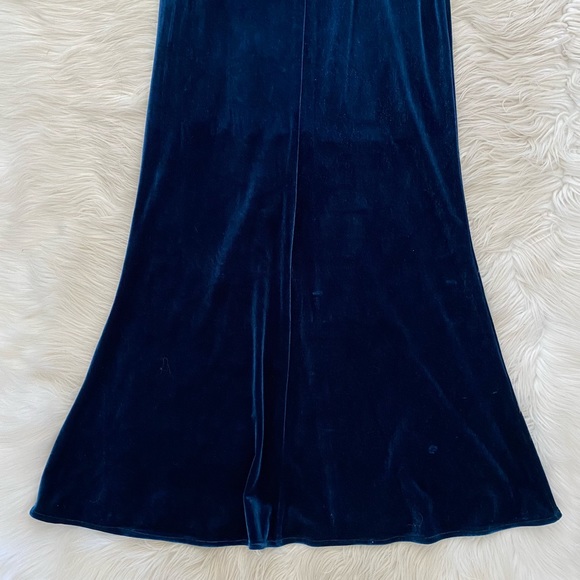 David’s Bridal Dark Blue Shimmer Velvet Faux Wrap Sleeveless Bridesmaid Gown - Picture 10 of 14